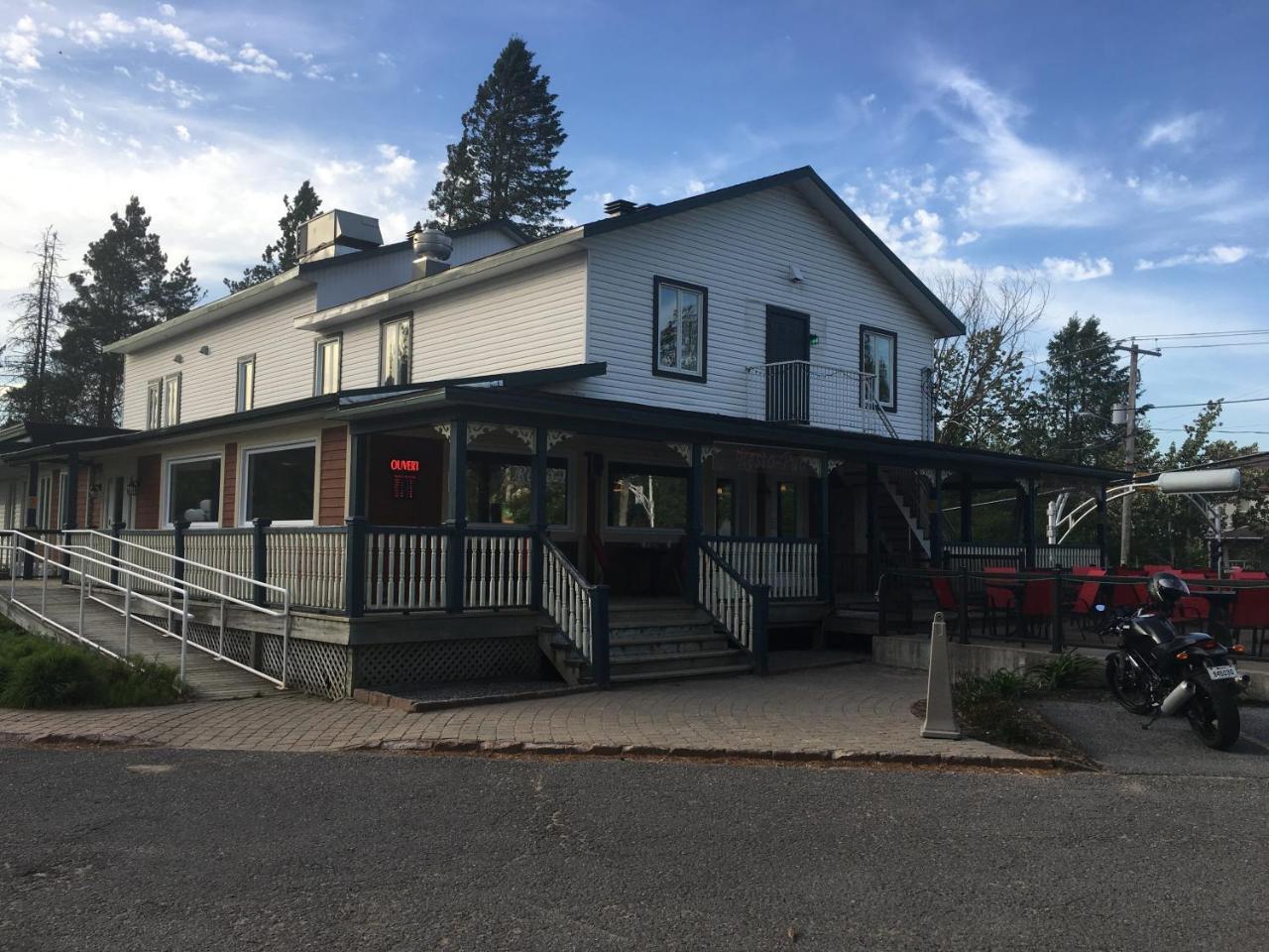 Auberge Valcartier Saint-Gabriel-De-Valcartier Exterior photo